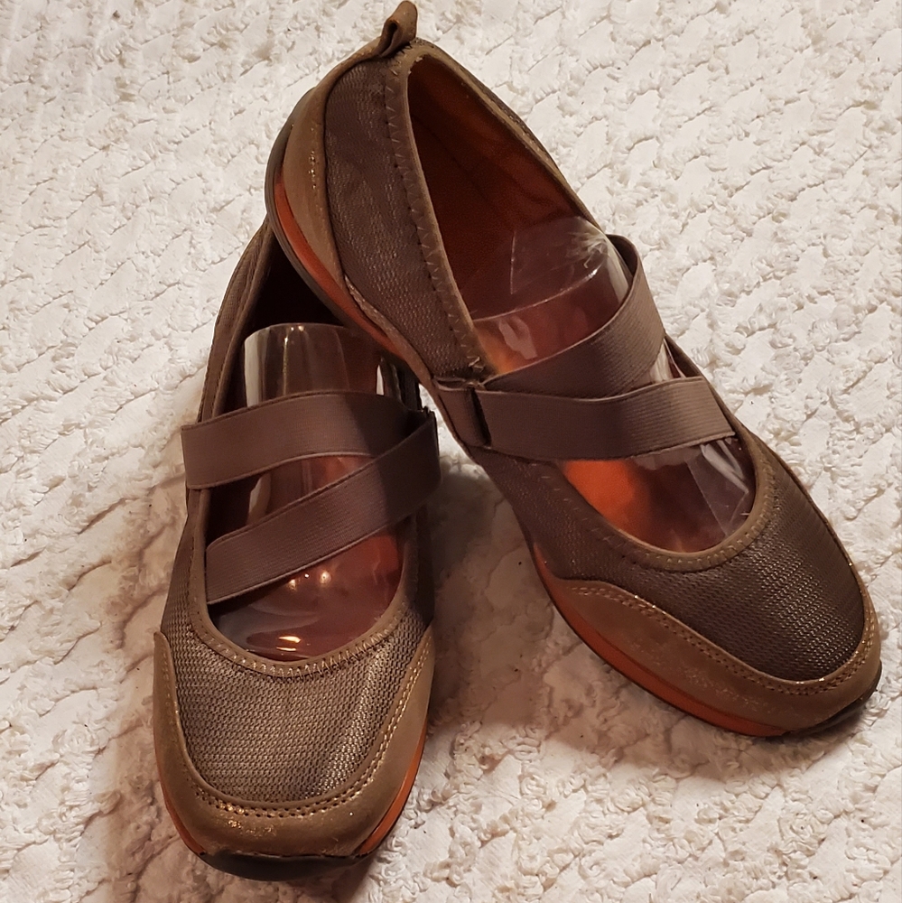 White Mountain Good Mood MaryJane Shoes